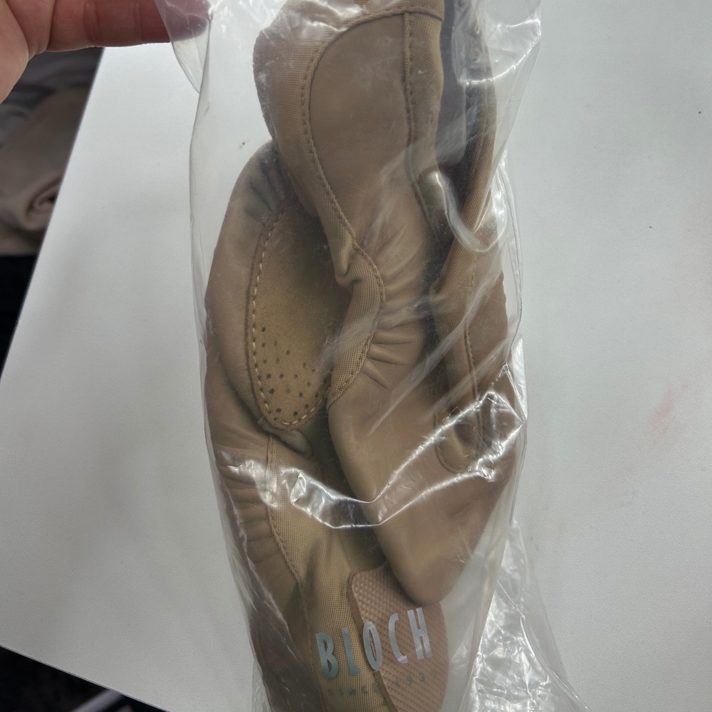 BLOCH “Pulse” Slip-on Jazz Shoe